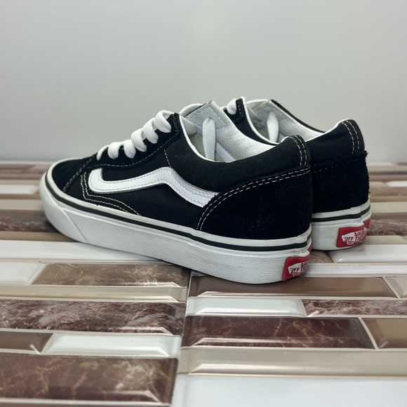 Kids Van's Old Skool Skate Shoe. Black and white size 3 unisex Boy or girl. - Picture 5 of 16